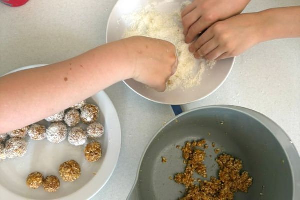 Astronauten-Nahrung wird von Kindern hergestellt